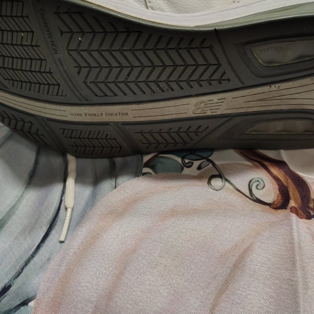 New Balance White Athletic Shoes - Picture 7 of 8
